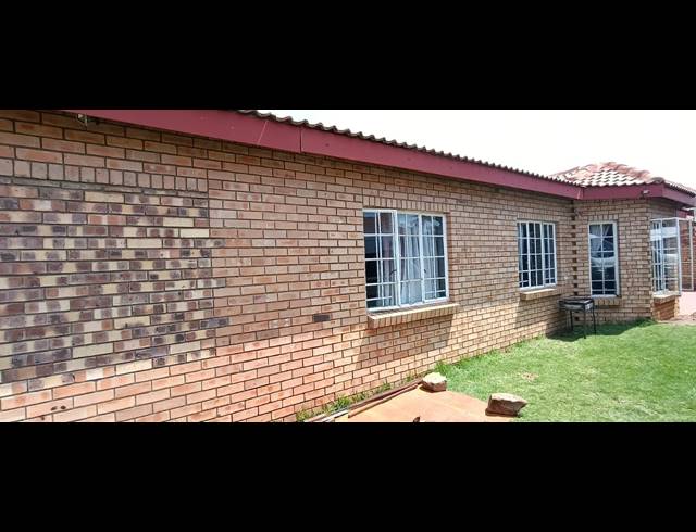 3 BEDROOM TOWNHOUSE FOR SALE IN REYNO RIDGE
